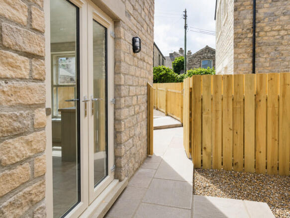 2 bed Detached to rent Image 8