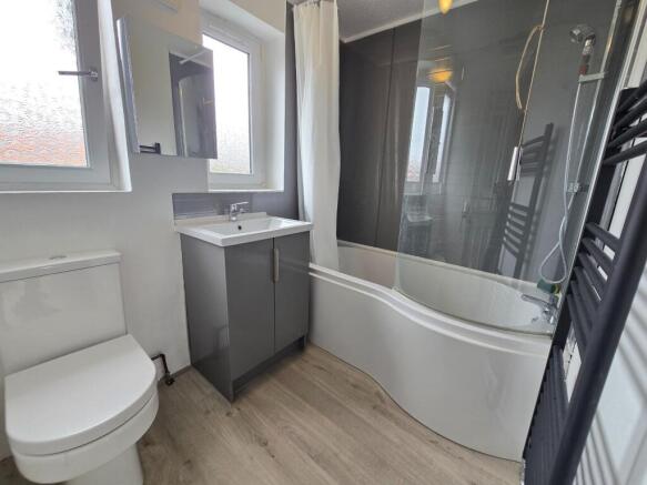 3 bed Terraced to rent Image 8