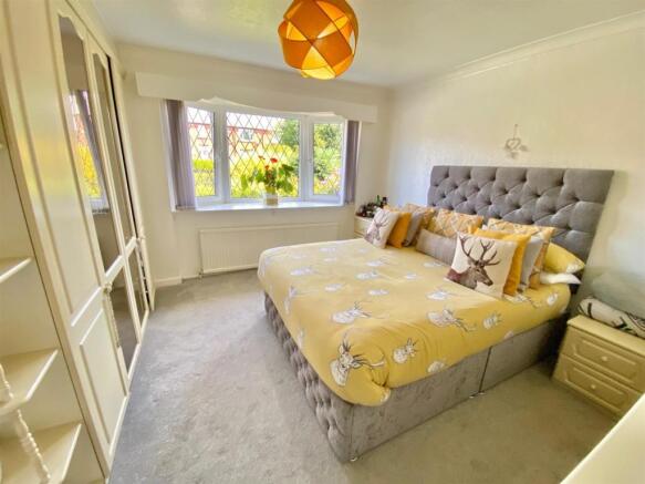 bedroom1.jpg