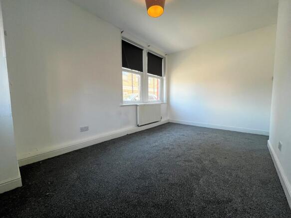 2 bed Ground Flat to rent Image 6