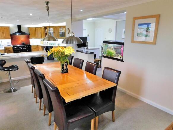 DINING AREA 2.JPG