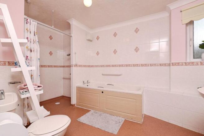 1 bed Retirement Property for sale Image 12