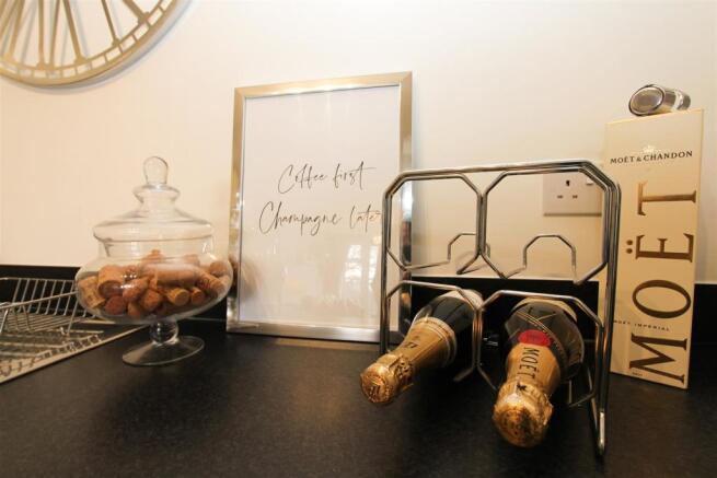 CHAMPAGNE.jpg