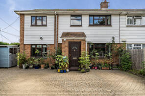 3, Cleavesland, Maidstone ME18 6BS