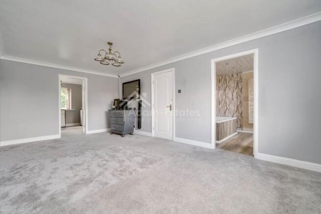 4 bed Detached for sale Image 8