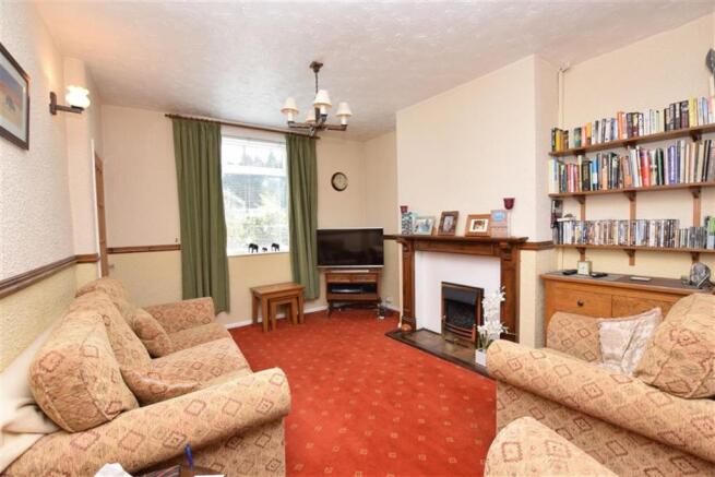 LIVING/DINING ROOM