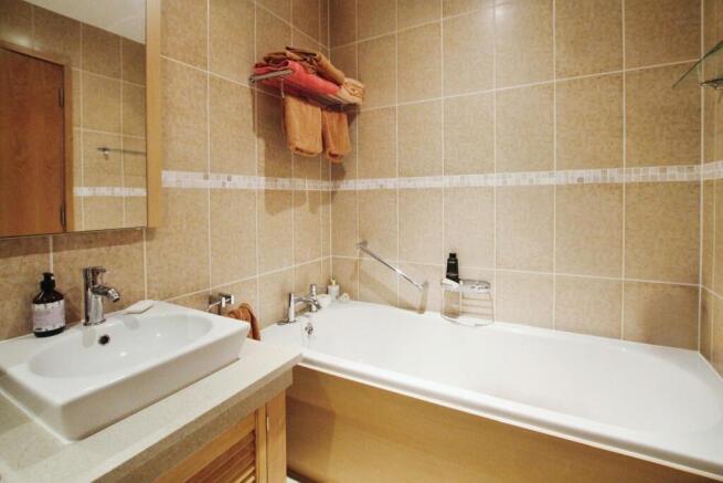 2 bed Apartment to rent Image 9