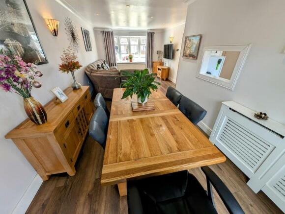87 Dorset Way dining area 2.jpg