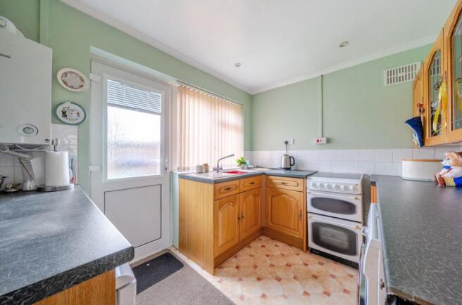 Eardley Avenue, Andover, SP10 3NE photo 4