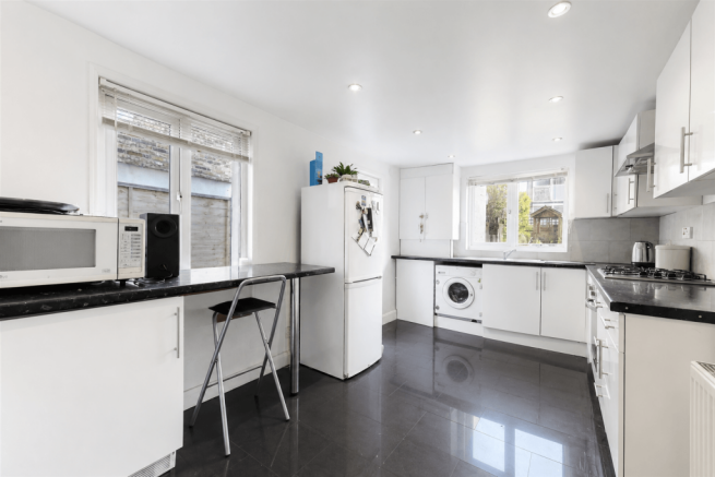 4 bed terraced house to rent Talma Rd, London SW2