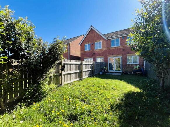 3 bed Terraced for sale Image 11
