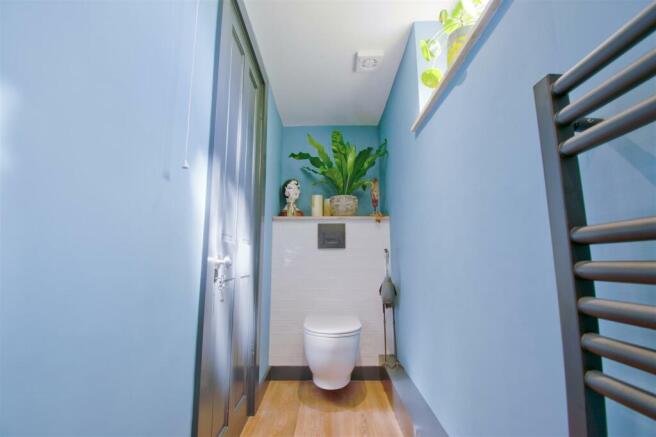 W/C & Laundry Room
