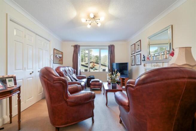 BROOKLANDS COURT, FLAT (7).jpg