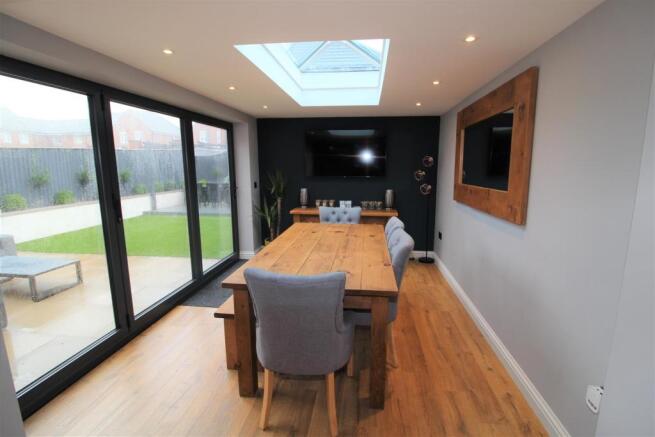 KITCHEN/ DINING ROOM
