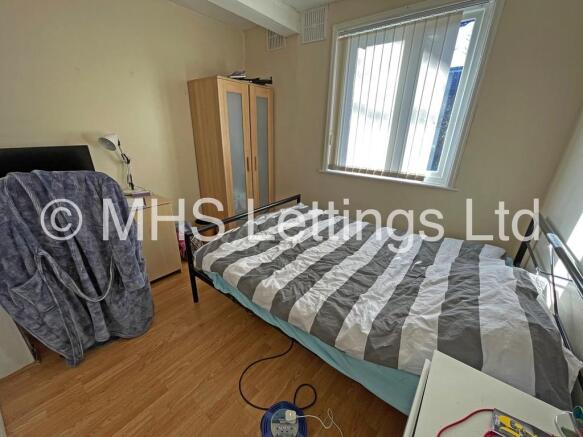 4 bed Semi-Detached to rent Image 8