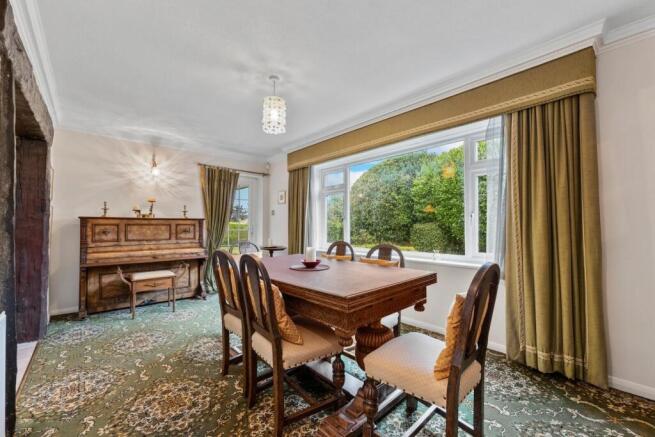 DINING ROOM 03.jpg