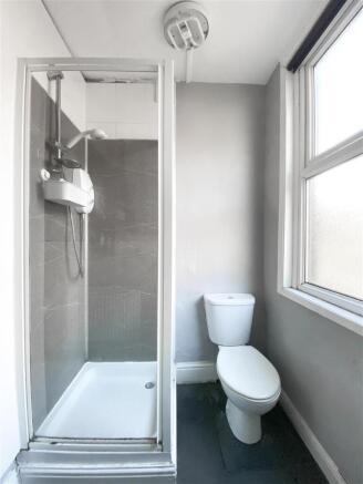 5 bed House to rent Image 7