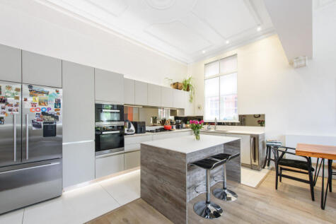 Finchley Road, Hampstead, London, NW3