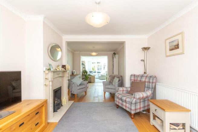 7 Winterbourne Close-15.jpg