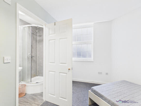 1 bed House Share to rent Image 4