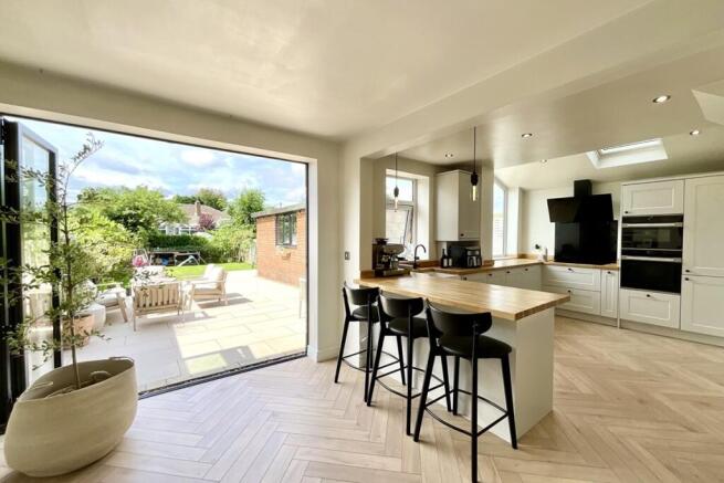 4 bed Semi-Detached for sale Image 4