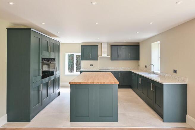 4 bed House for sale Image 4