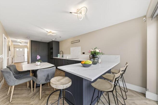 4 bed Detached for sale Image 9