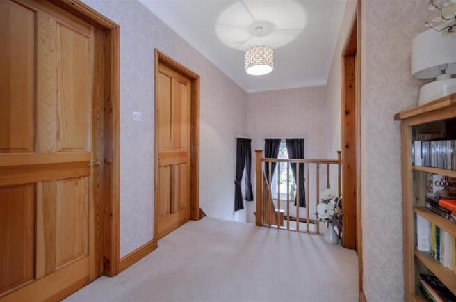 FIRST FLOOR LANDING