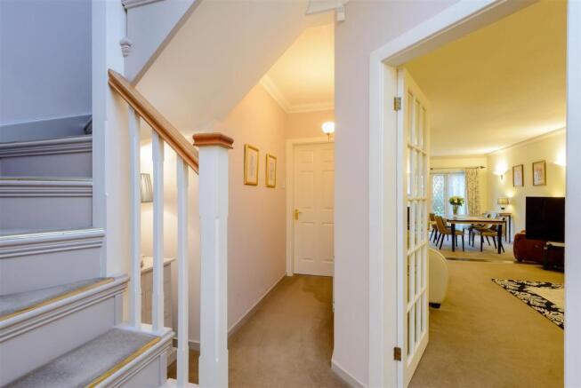 8374493-interior01.jpg