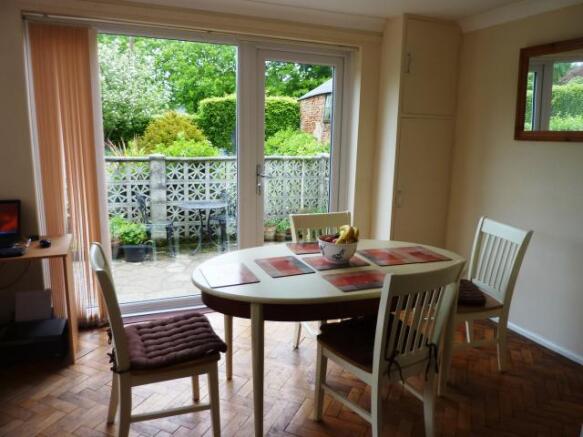 BREAKFAST ROOM:
