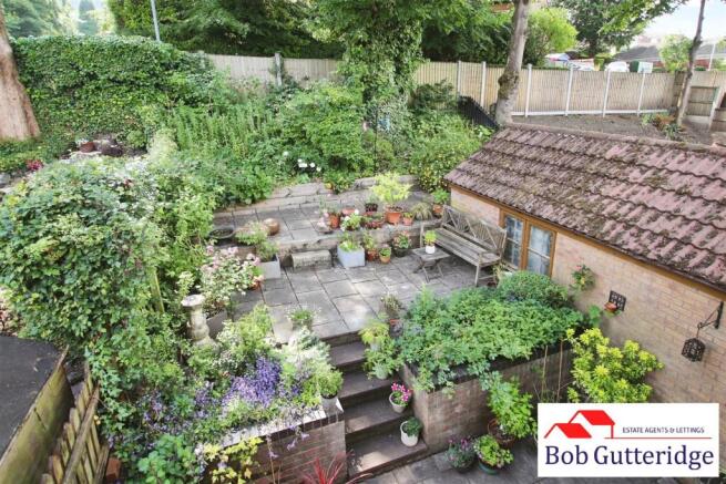 ENCLOSED REAR GARDEN