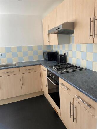4 bed House Share to rent Image 4