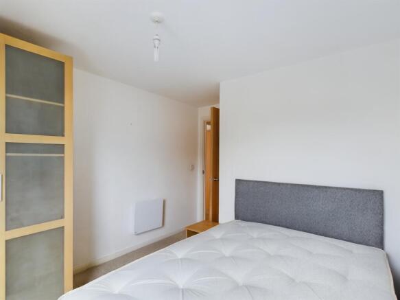 2 bed Apartment to rent Image 6