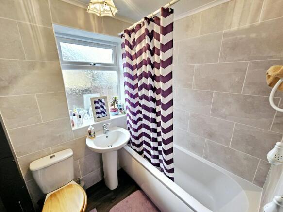 2 bed Semi-Detached Bungalow for sale Image 9