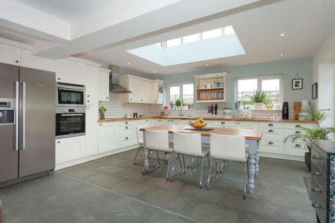 OPEN PLAN LIVING DINING KITCHEN