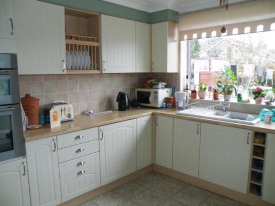 4 KITCHEN