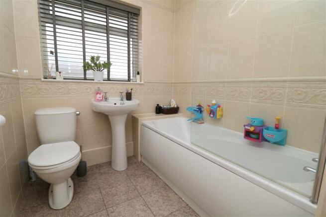 FAMILY BATHROOM