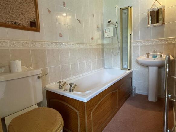 En-Suite Bathroom
