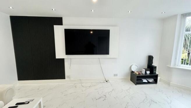 5 bed Semi-Detached for sale Image 4