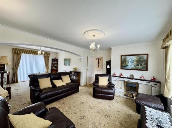 Lounge/ Dining room
