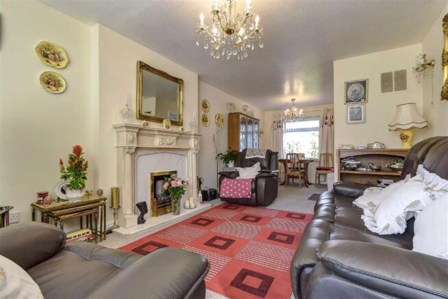 Lounge/Dining room (alternative view)