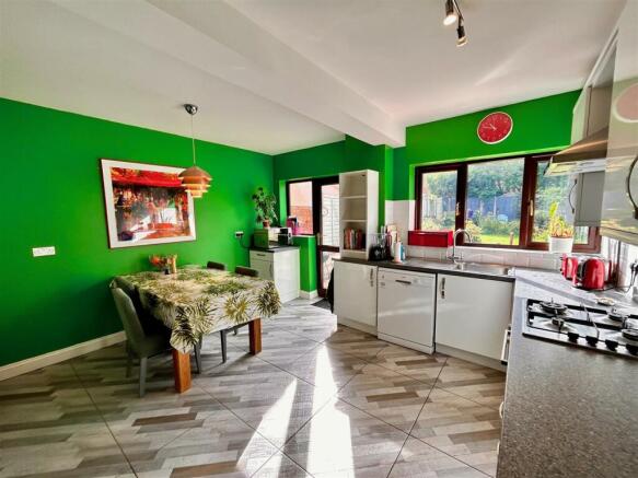 KITCHEN/DINER