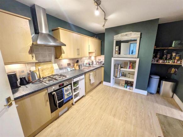 Kitchen / dining area