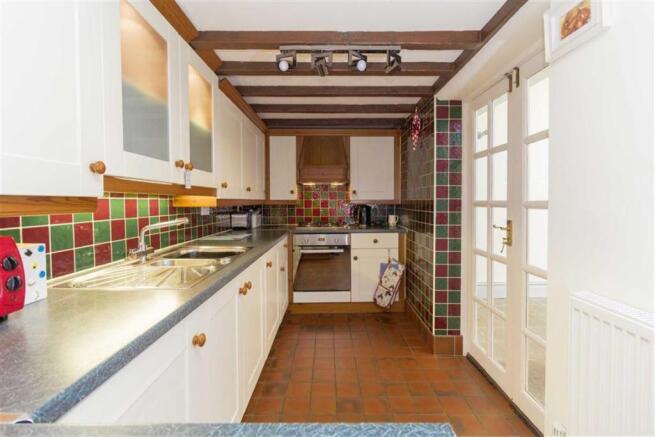 FITTED KITCHEN