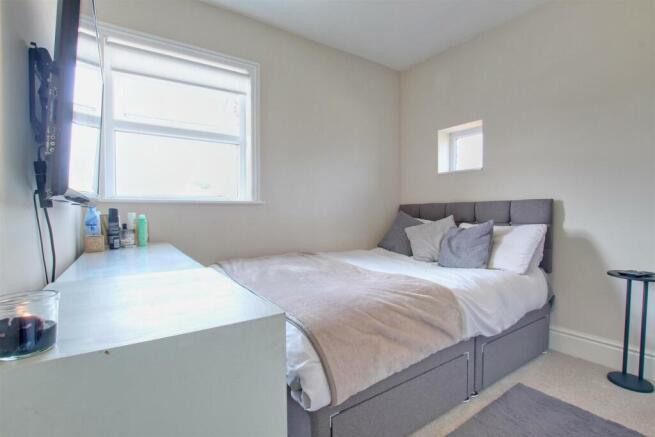 BEDROOM 3 (REAR)