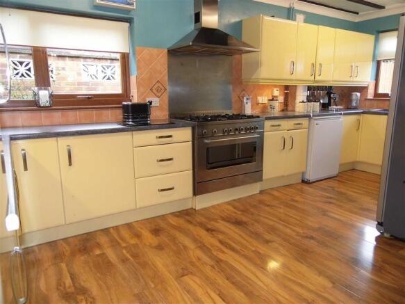 KITCHEN/BREAKFAST RO