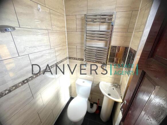 Bathrooom 1.jpg