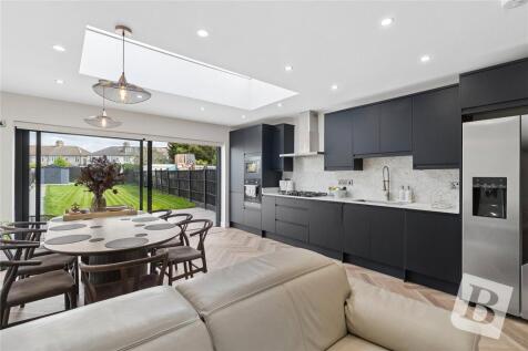 Primrose Glen, Hornchurch, RM11
