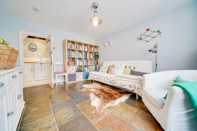 Family Room/Bedro...