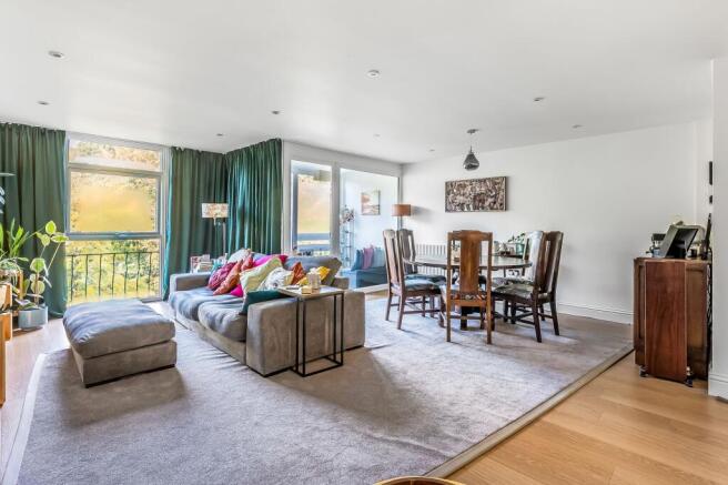 3-bed flat on Rosehill Walk, Tunbridge Wells, TN1, £425,000